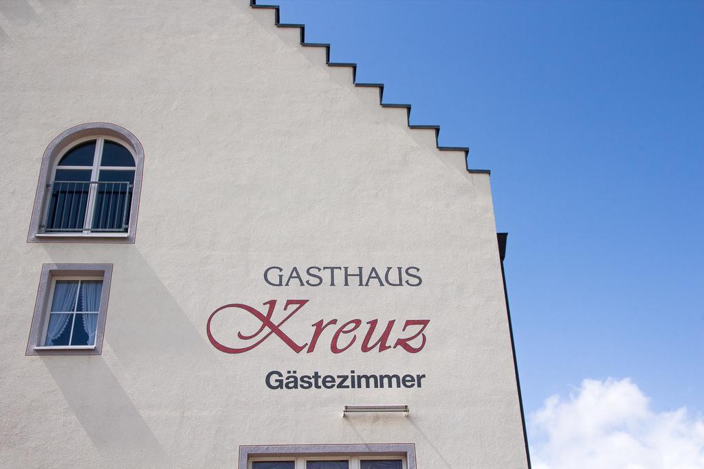 Gasthaus Kreuz Hotel Uehlingen-Birkendorf Exterior photo