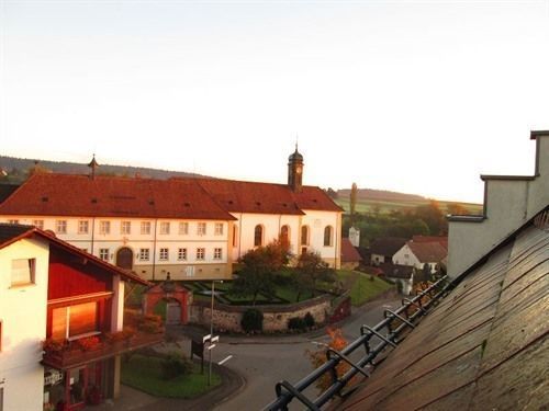 Gasthaus Kreuz Hotel Uehlingen-Birkendorf Exterior photo